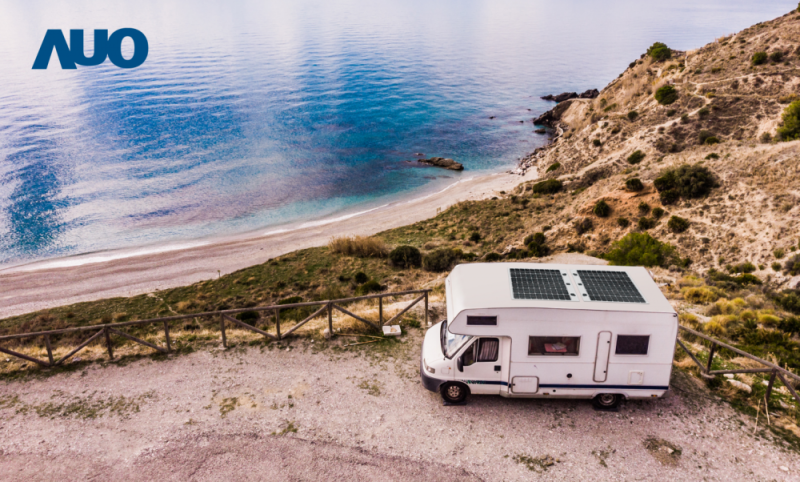 「可撓輕量化太陽光電板SunCurva」使用輕量特殊耐候型複合板取代傳統太陽能板的玻璃前板，不僅降低70%重量，每米平方僅3Kg；具有抗衝擊性能及通過電磁相容性測試，可應用於交通運輸工具，如露營車、遊艇等